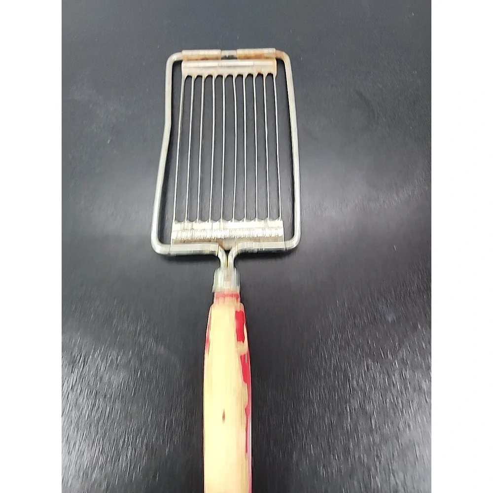 VINTAGE EKCO MIRACLE TOMATO SLICER‎ RED WOODEN HANDLE 1950S B7